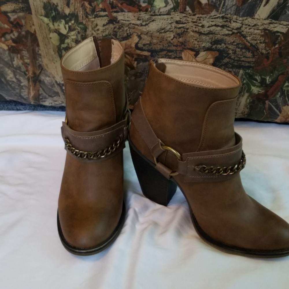 Ankle high boots with a 4-inch heel